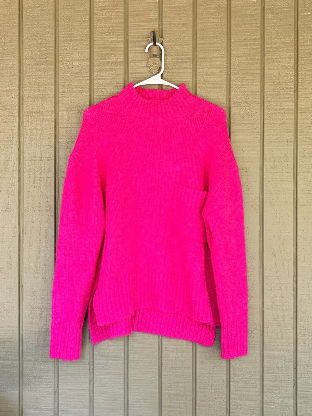 FIFTEEN TWENTY Hot Pink Heavy Knit Mock Neck Sweater Side Slits Size L EUC